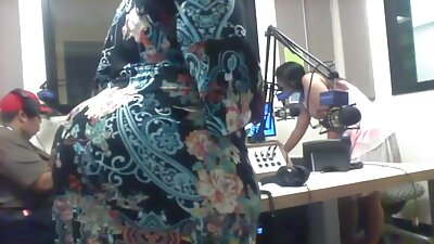Glupa seksi kučka zabrljala s pogrešnim crnim studom